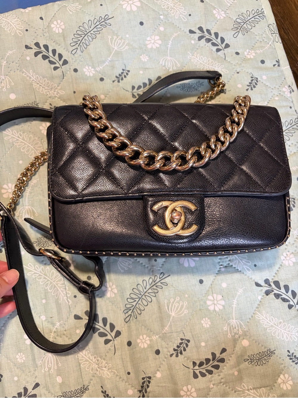 CHANEL Black Quilted Leather Shoulder Bag with Gold Chain